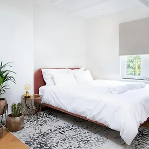 https://newly-renovated-2-bedroom-studio-on-perfect-location.amsterdamhotelsnl.com