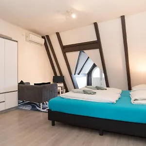 https://redlight-district-smokers-friendly-private-studio.amsterdamhotelsnl.com